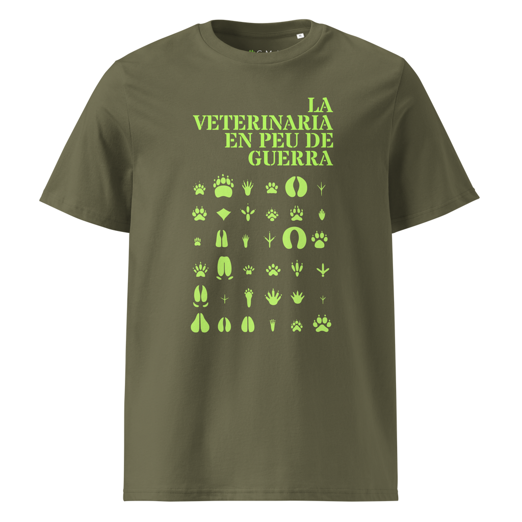 Samarreta unisex de cotó orgànic color verd oliva amb el lema 'La veterinaria en peu de guerra' de Dogma BCN. Roba sostenible per a pet lovers i veterinaris.