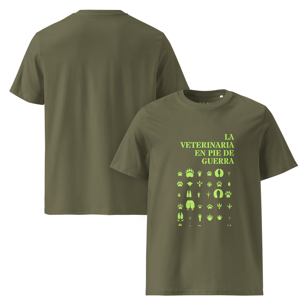 Camiseta de algodón verde oliva con diseño reivindicativo animalista 'LA VETERINARIA EN PEU DE GUERRA'. Vista frontal del producto de la marca Dogma BCN para amantes de los animales.