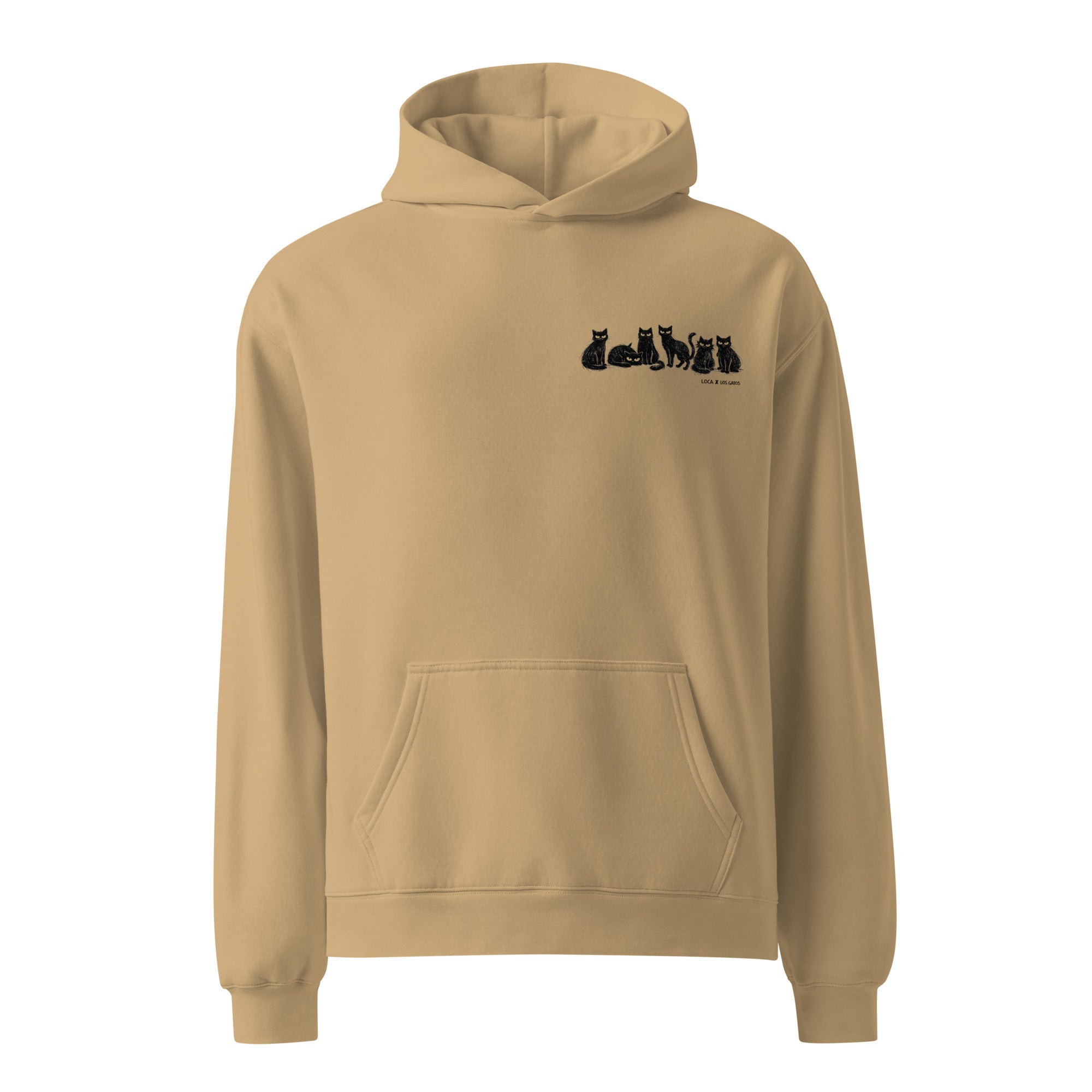 Parte delantera de la sudadera con capucha color tan/arena con pequeño detalle de marca Dogma BCN. Moda pet lover minimalista.